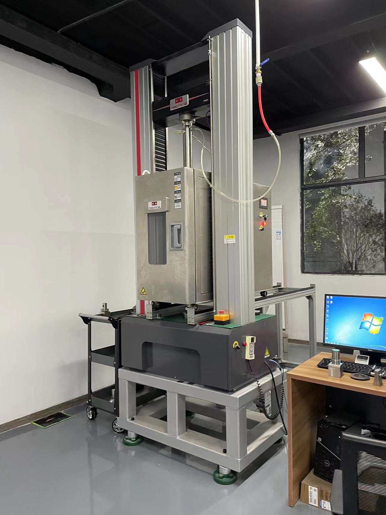 1695279956641422.jpg 推薦衡翼100KN高溫拉伸試驗(yàn)機(jī)誠信經(jīng)營