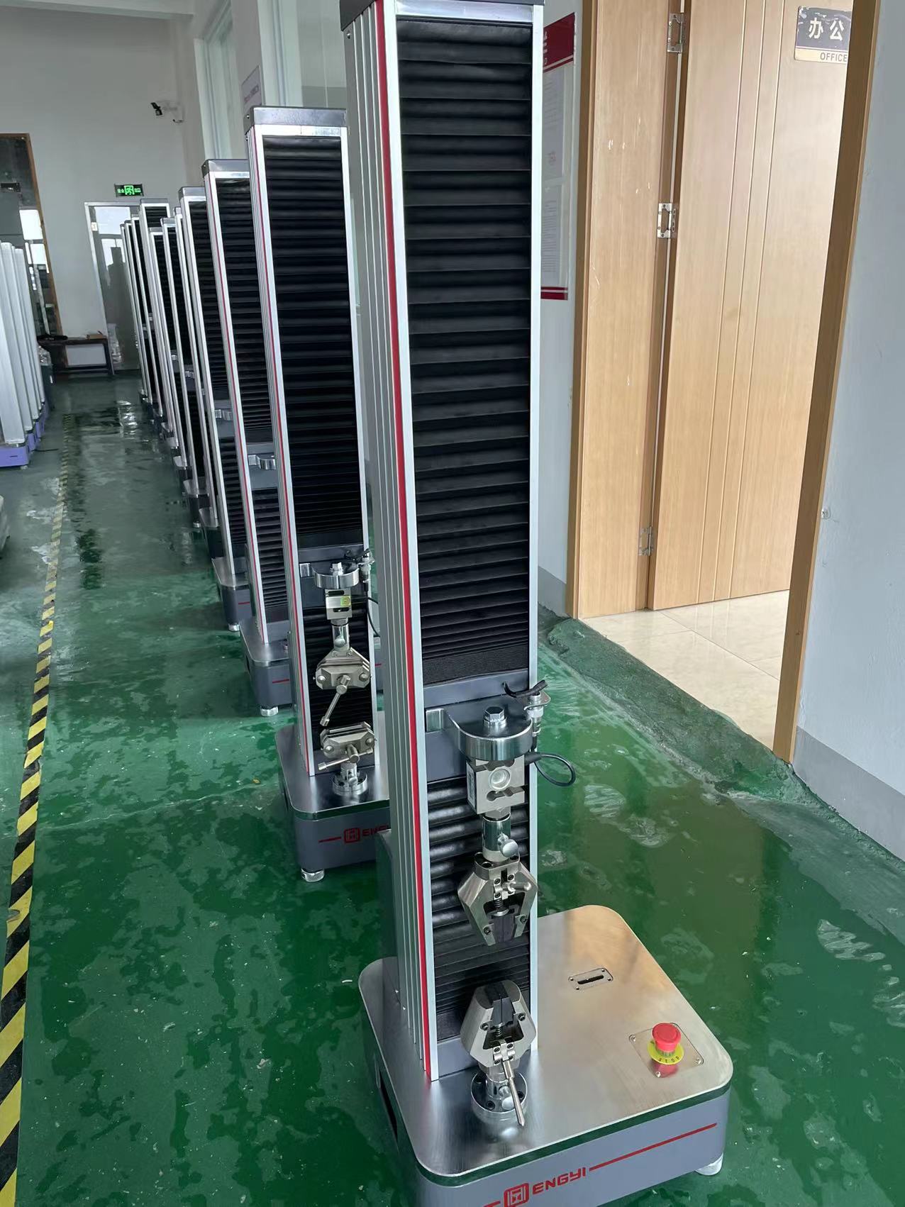 1712674492741015.jpg 衡翼水凝膠萬能拉伸壓縮試驗(yàn)機(jī)為客戶提供解決方案